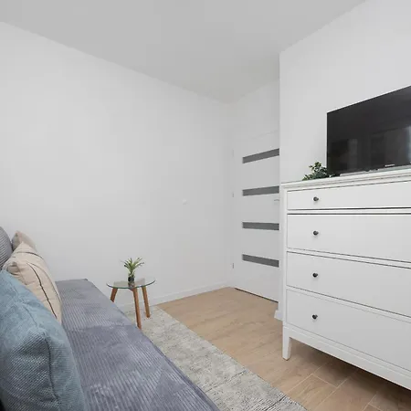 Apartman Komfortowy W Warszawie Z Dwiema Sypialniami Blisko Rzeki By Renters *