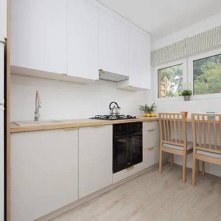 Komfortowy W Warszawie Z Dwiema Sypialniami Blisko Rzeki By Renters Varsó