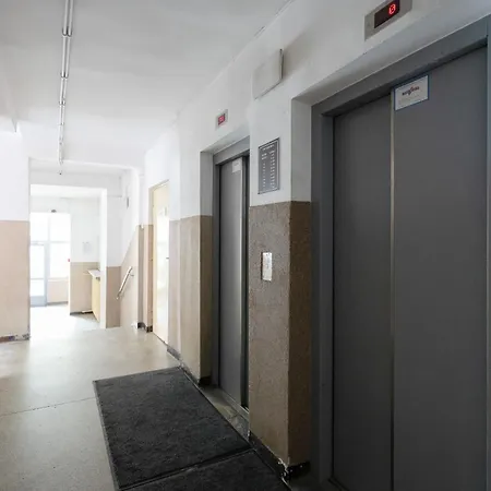 Komfortowy W Warszawie Z Dwiema Sypialniami Blisko Rzeki By Renters *