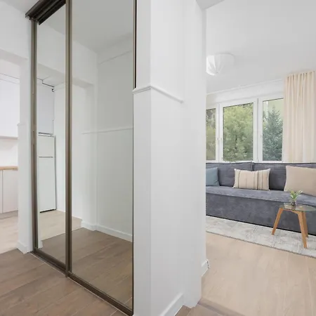 Komfortowy W Warszawie Z Dwiema Sypialniami Blisko Rzeki By Renters Appartement Warschau