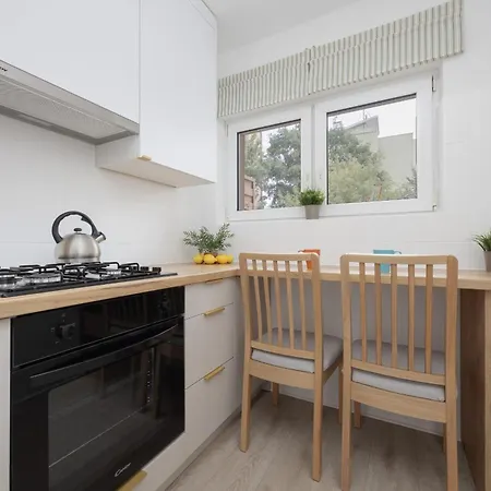 Komfortowy W Warszawie Z Dwiema Sypialniami Blisko Rzeki By Renters * 华沙