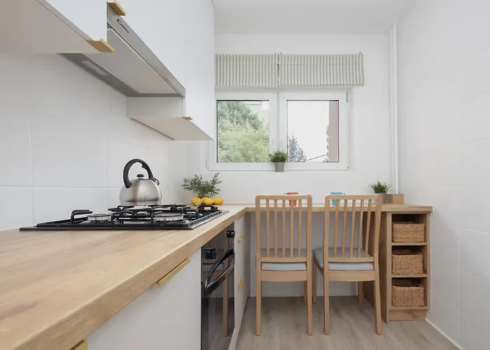 Komfortowy W Warszawie Z Dwiema Sypialniami Blisko Rzeki By Renters * Warszawa