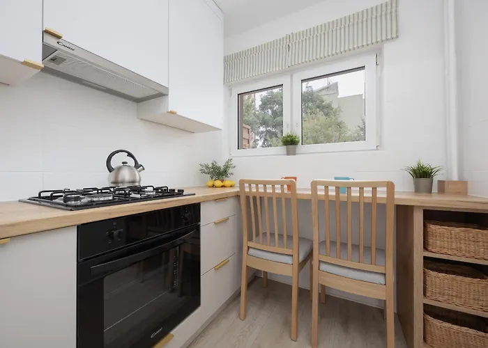 Komfortowy W Warszawie Z Dwiema Sypialniami Blisko Rzeki By Renters * Warszawa